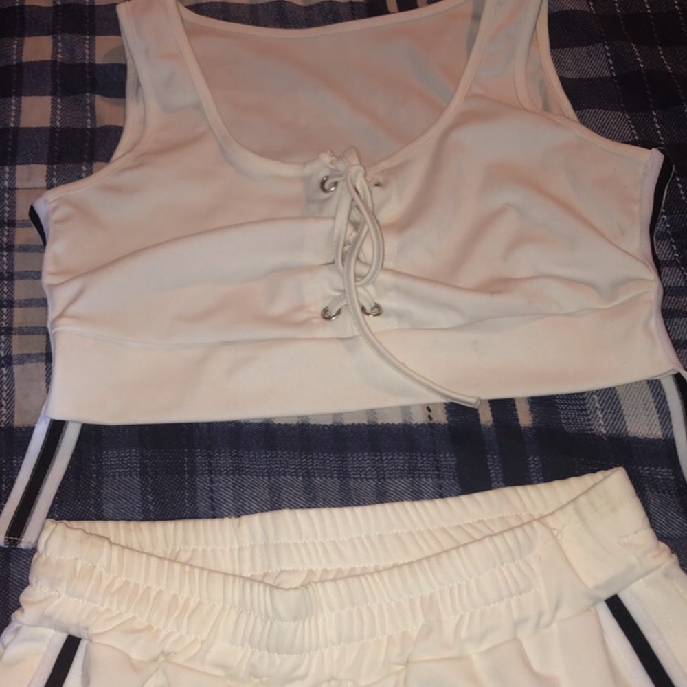 Snap button pants suit
